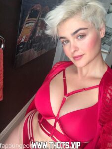 Stefania Ferrario Plus Size Model Average Body Influencer